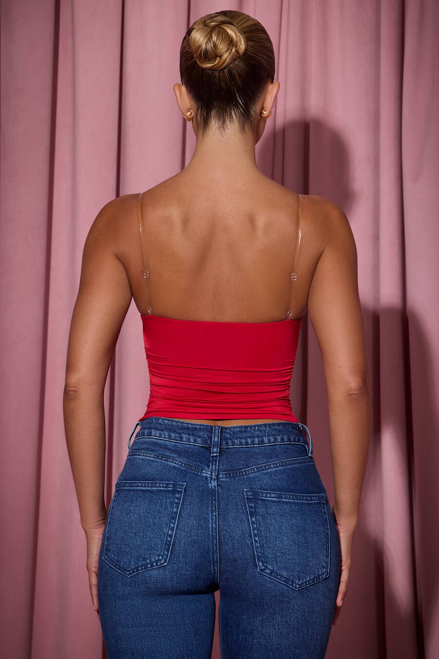 blusa regata com decote profundo e franzido na cor vermelha