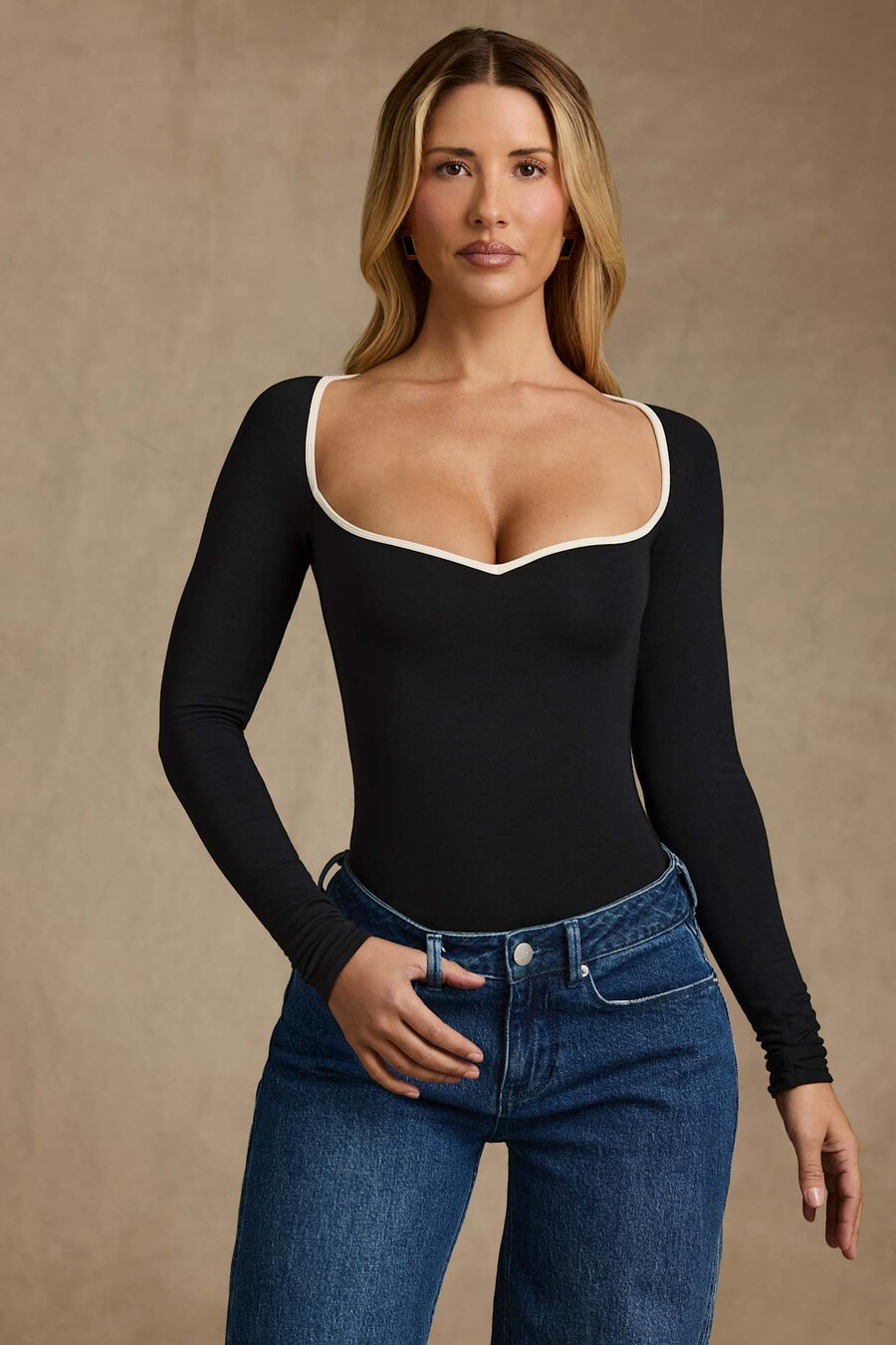 body de modal com acabamento contrastante na cor preta.