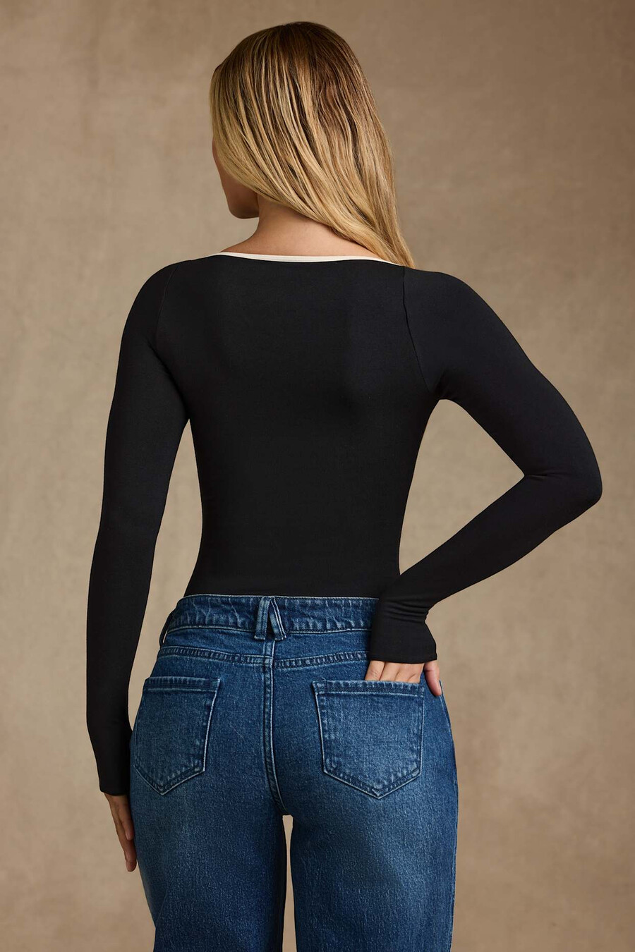 body de modal com acabamento contrastante na cor preta.
