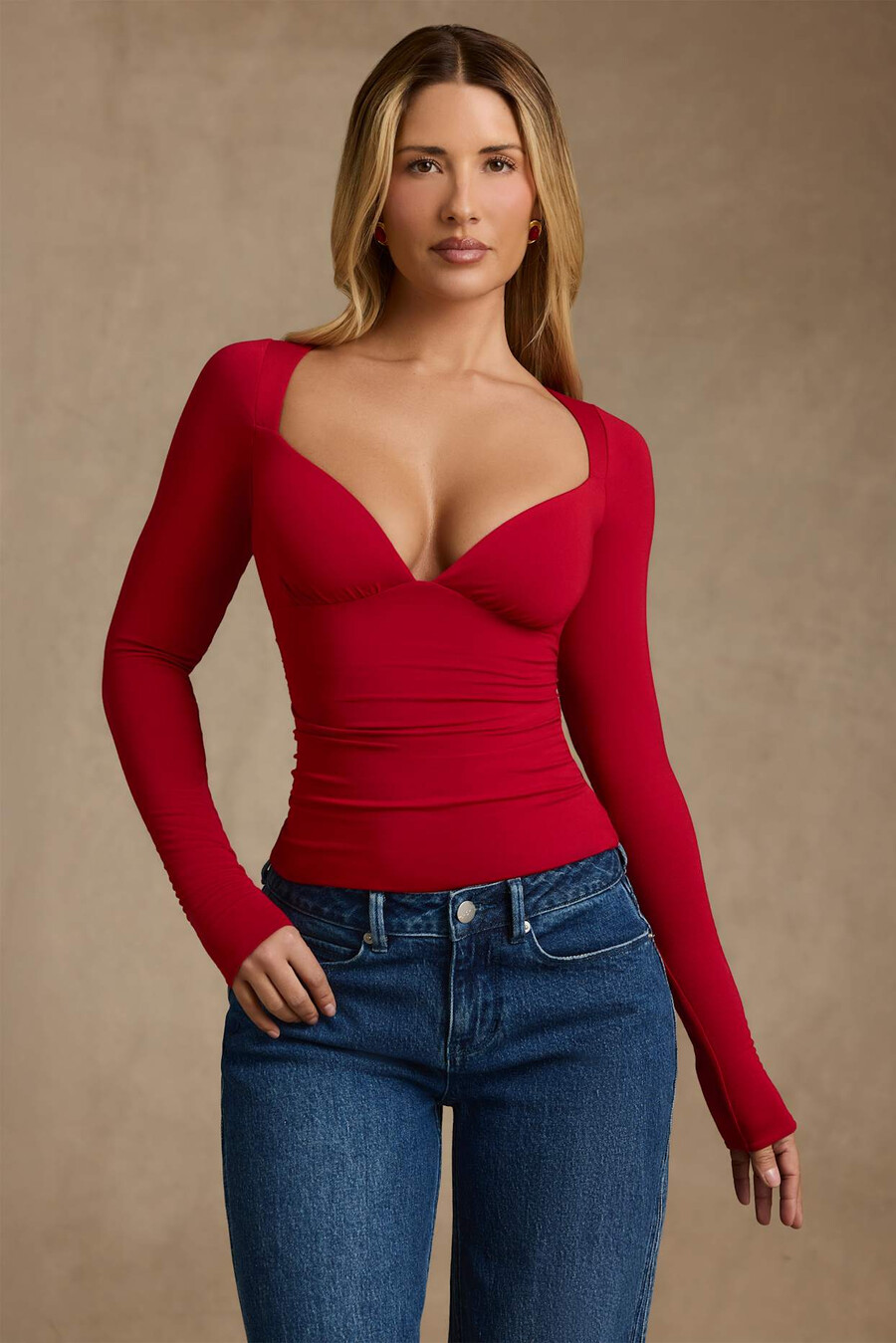 blusa de manga comprida franzida em modal na cor vermelha.