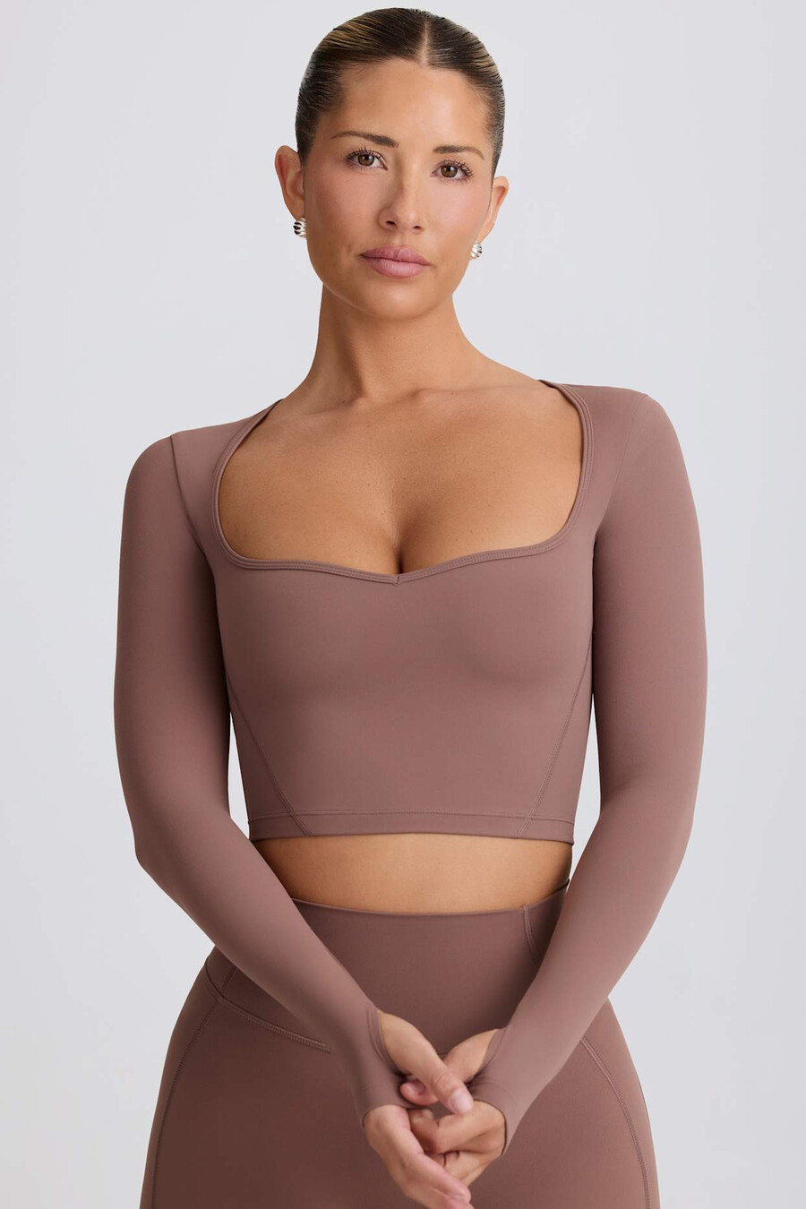top cropped soft active com decote coração na cor mocha