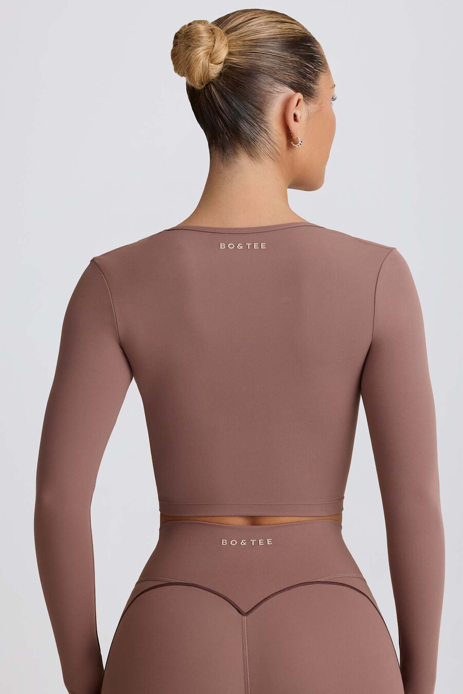top cropped soft active com decote coração na cor mocha