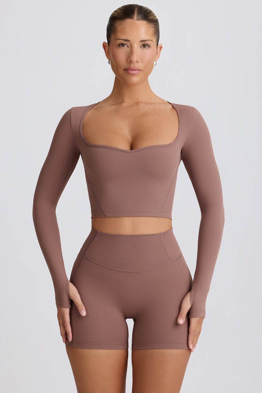 top cropped soft active com decote coração na cor mocha