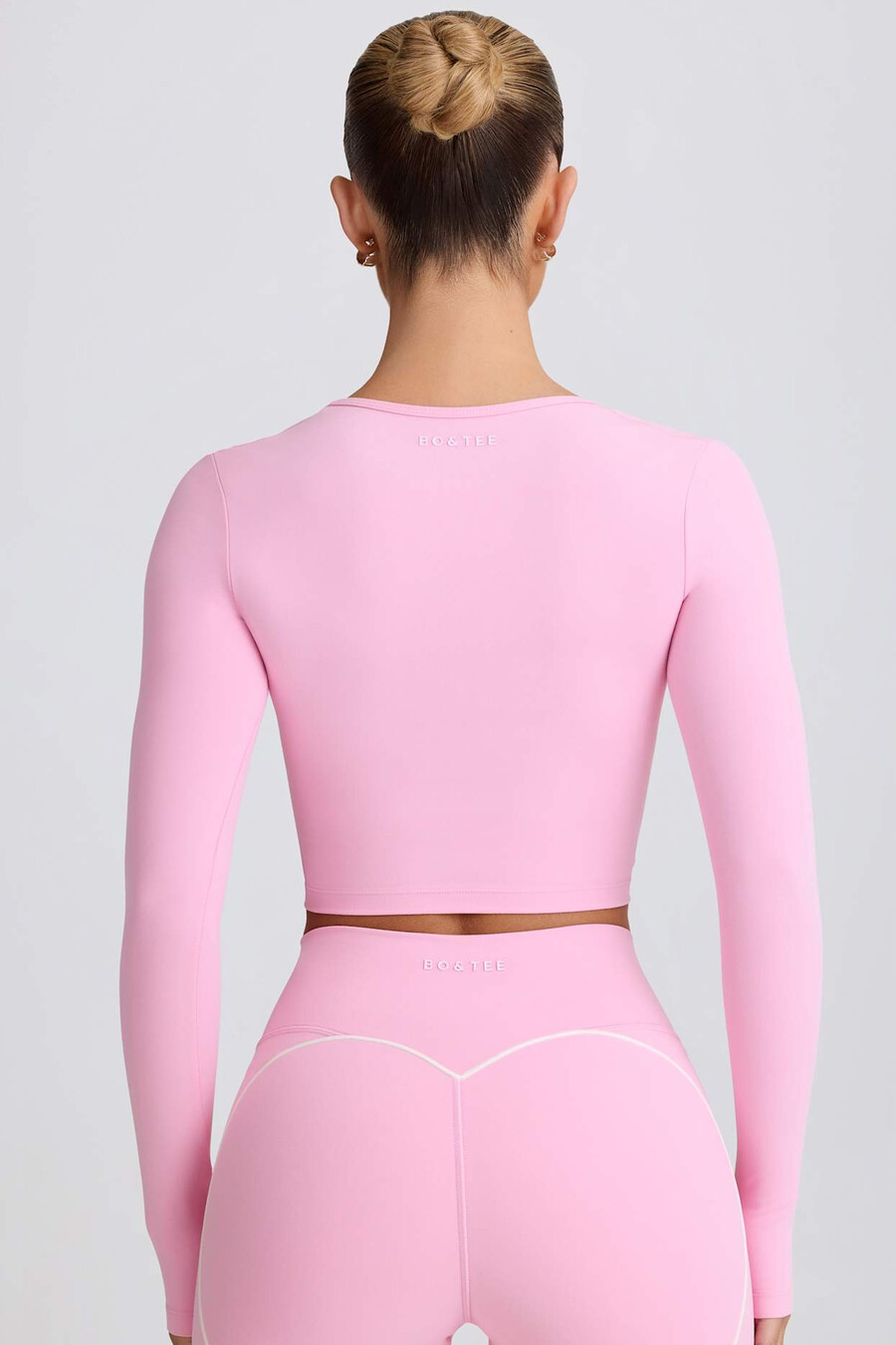 top cropped soft active com decote coração na cor rosa bebê