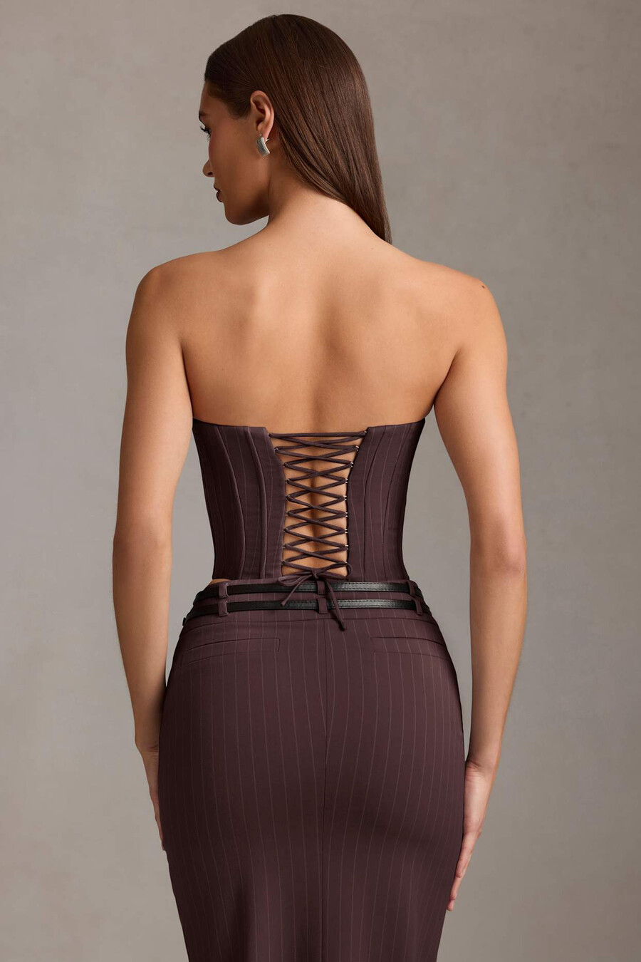 top corset com risca de giz e amarração na cor marrom chocolate