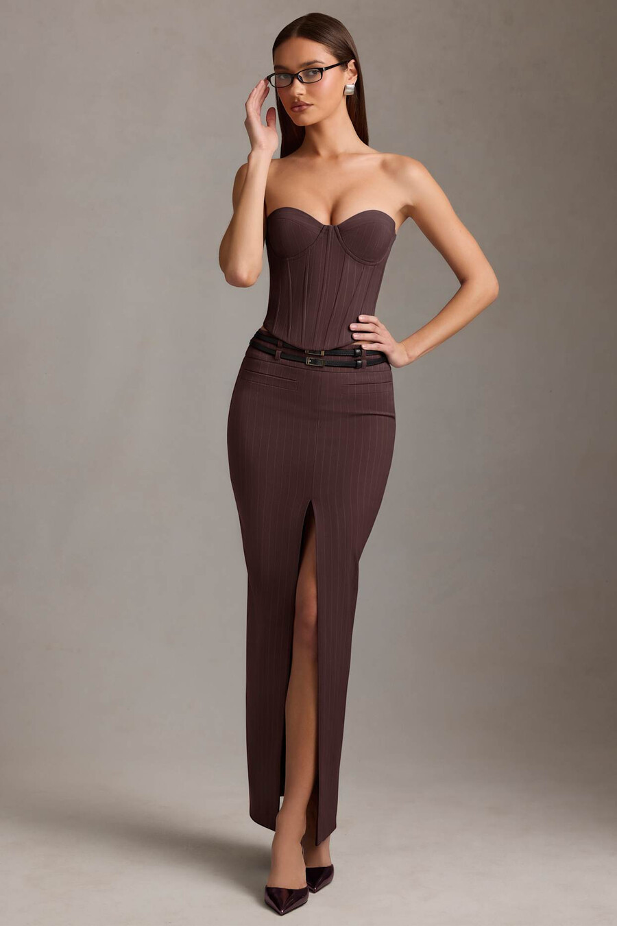 top corset com risca de giz e amarração na cor marrom chocolate