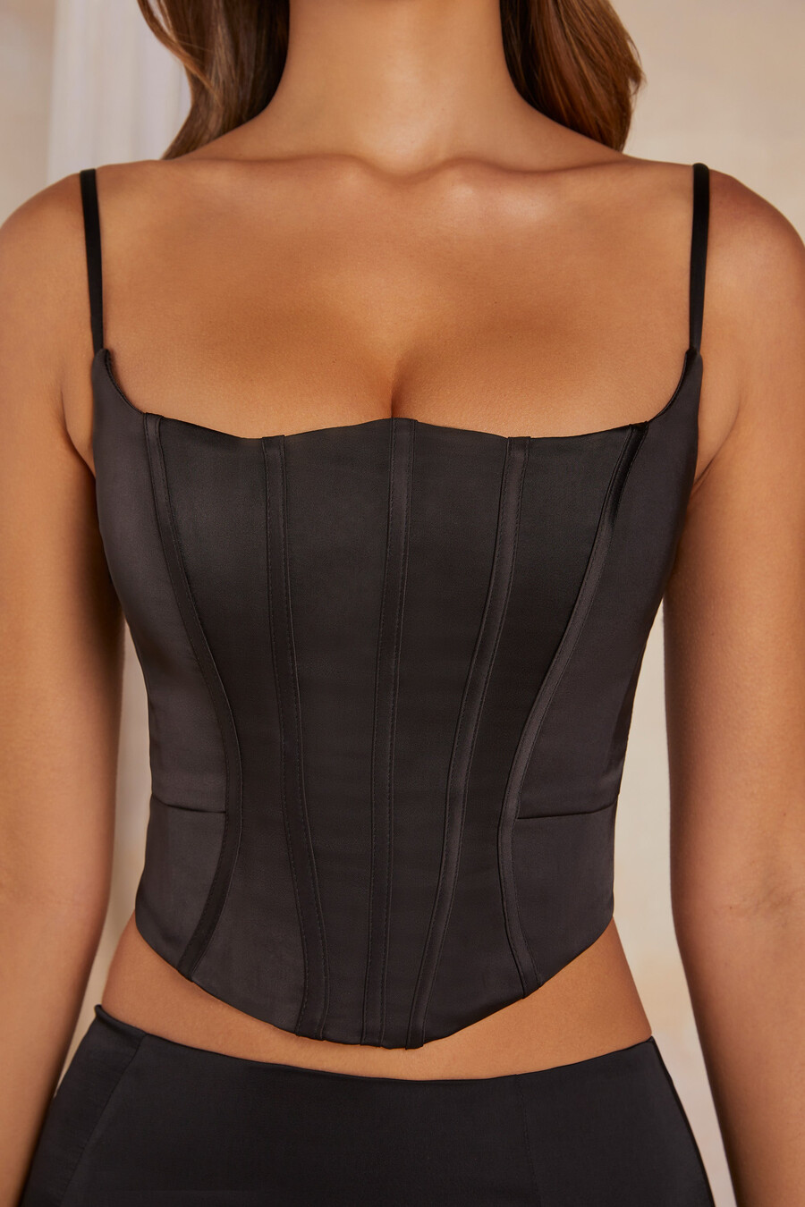 corset de cetim com amarração nas costas na cor preta