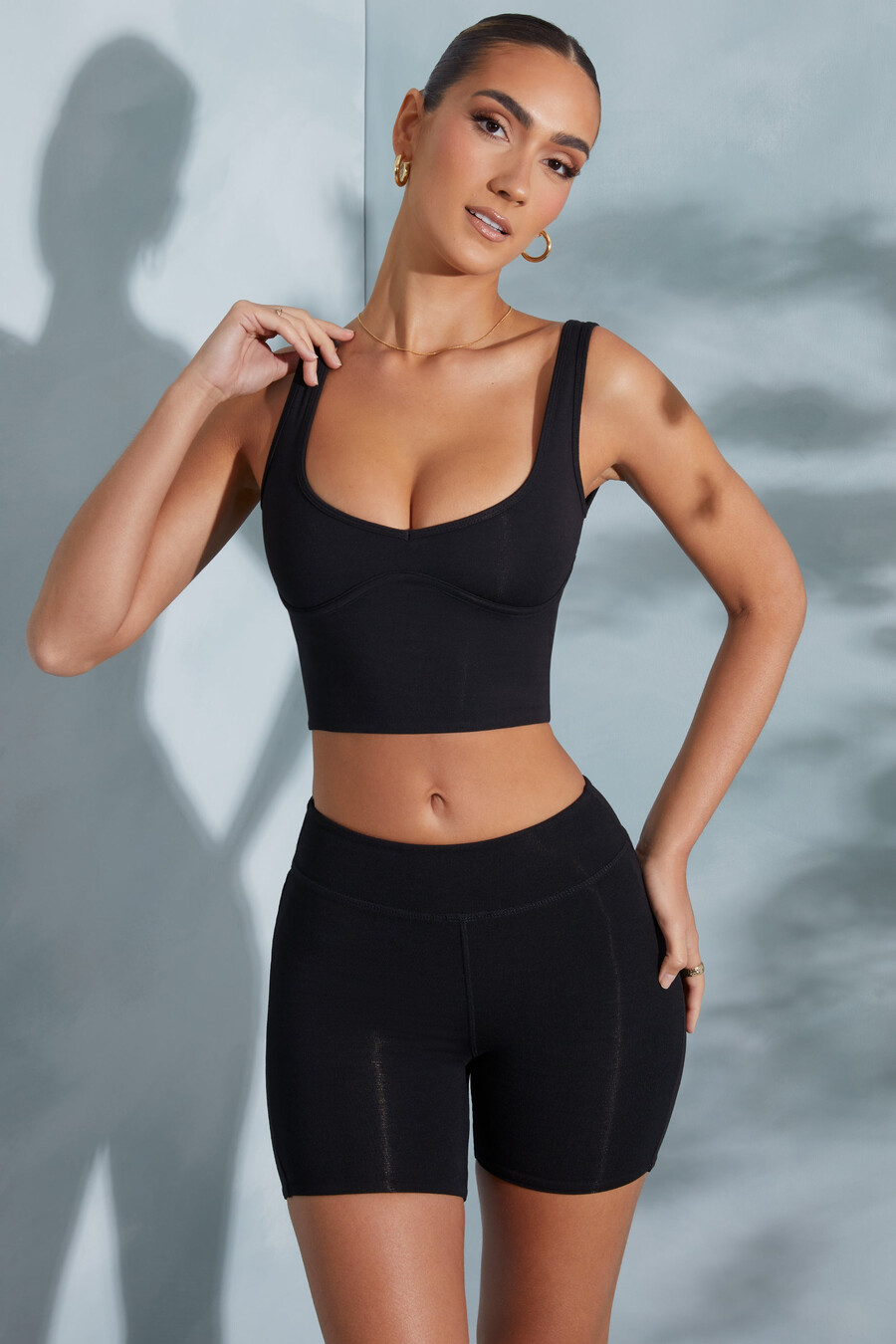 top cropped com decote coração na cor preta