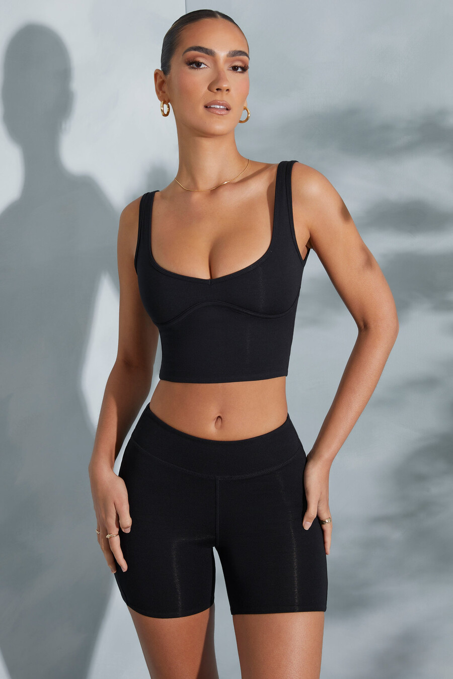 top cropped com decote coração na cor preta