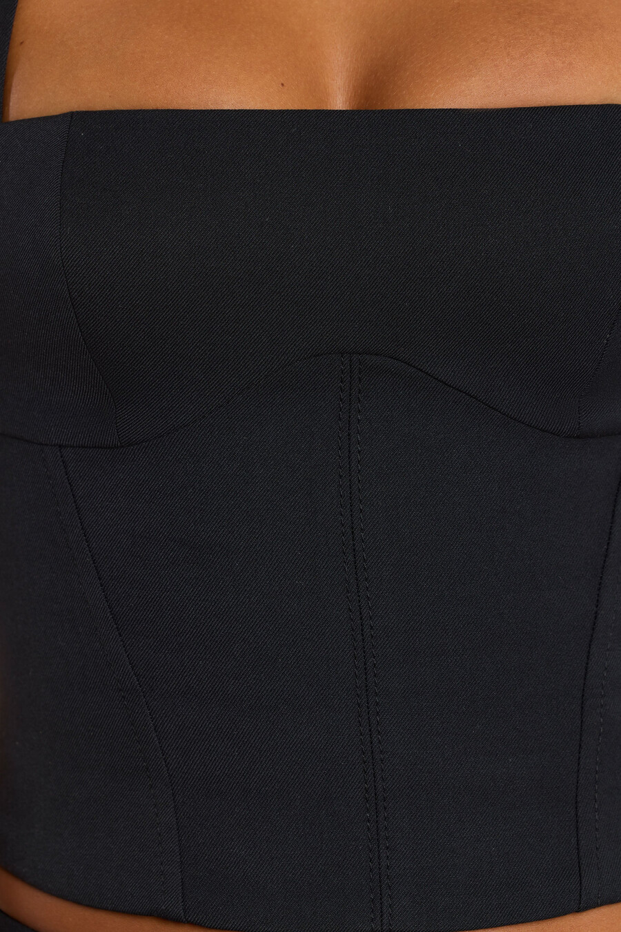 blusa de alfaiataria com decote quadrado em sarja escovada na cor preta.