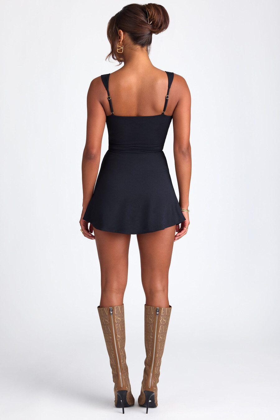 blusa modal com decote coração na cor preta.