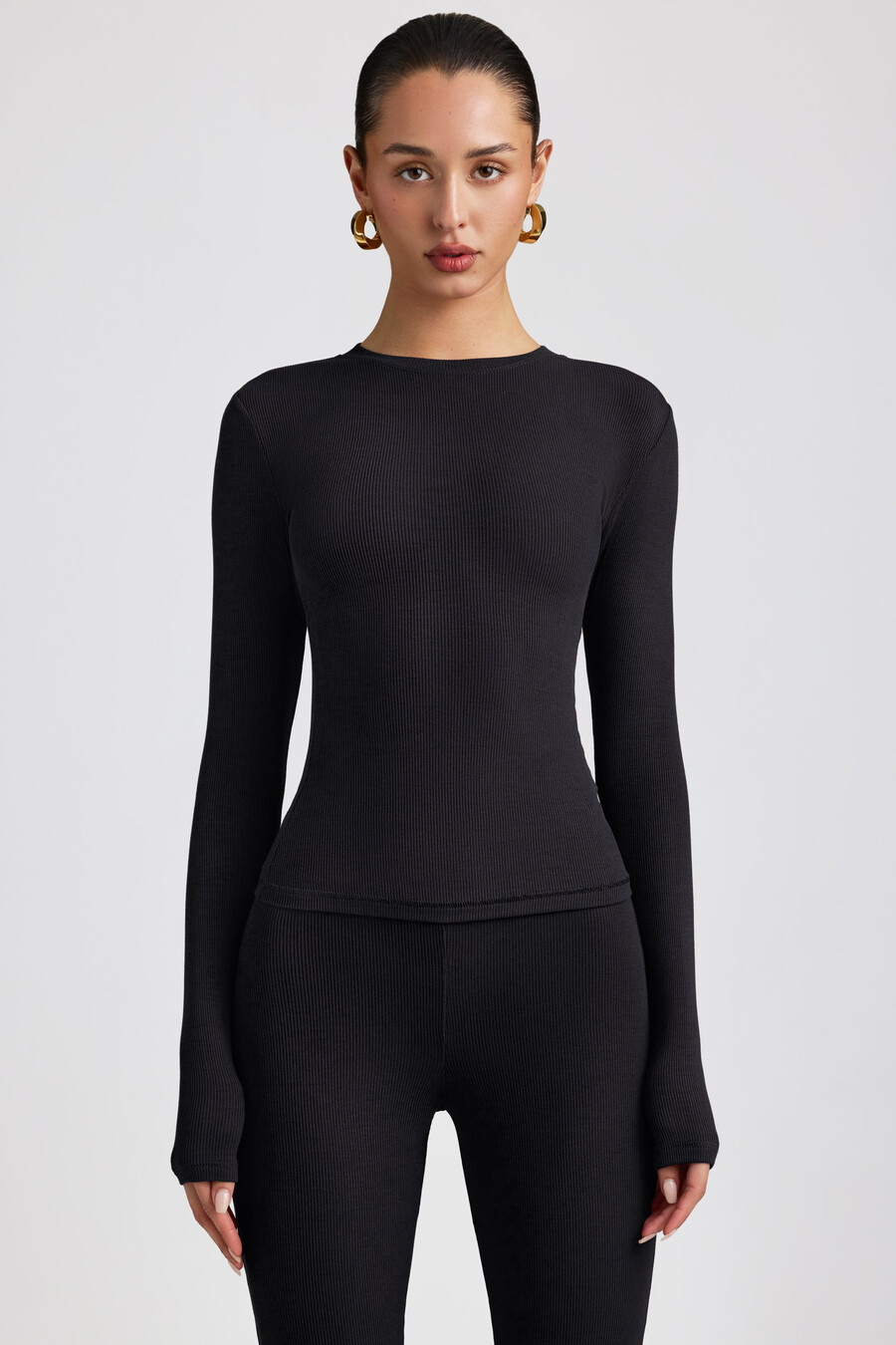 blusa de gola redonda canelada em modal preto.