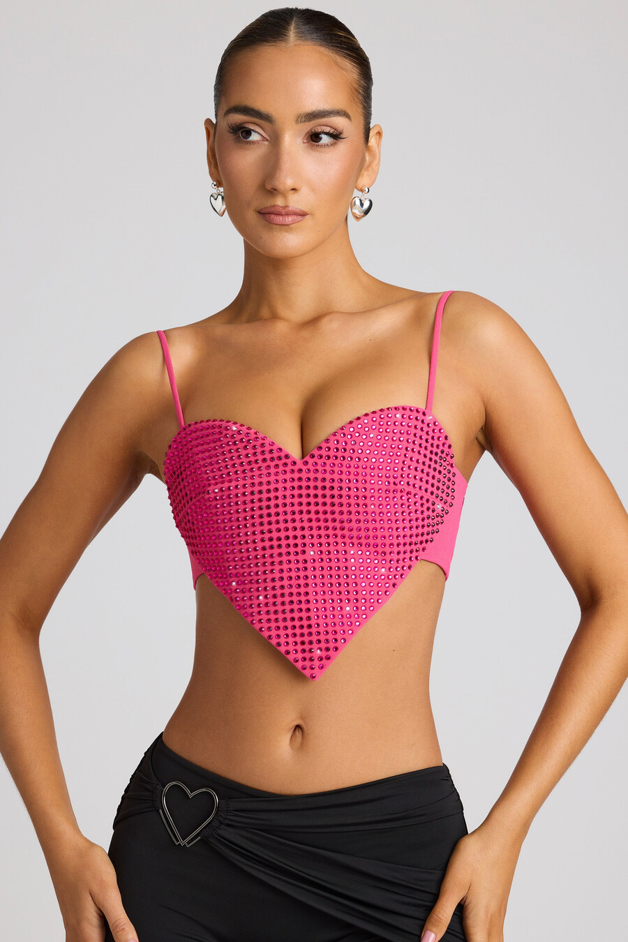 top cropped com detalhe de coração bordado na cor magenta