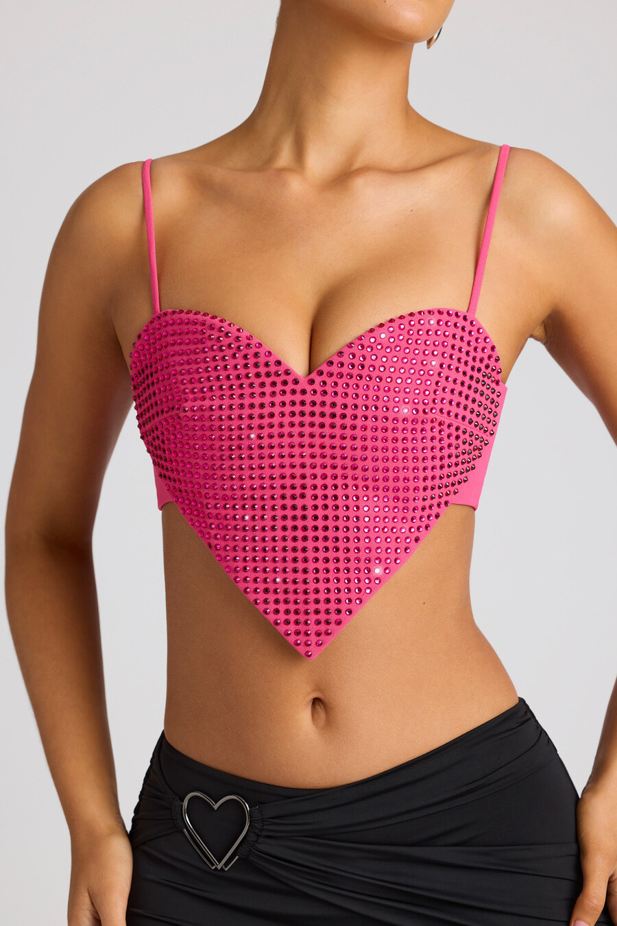 top cropped com detalhe de coração bordado na cor magenta
