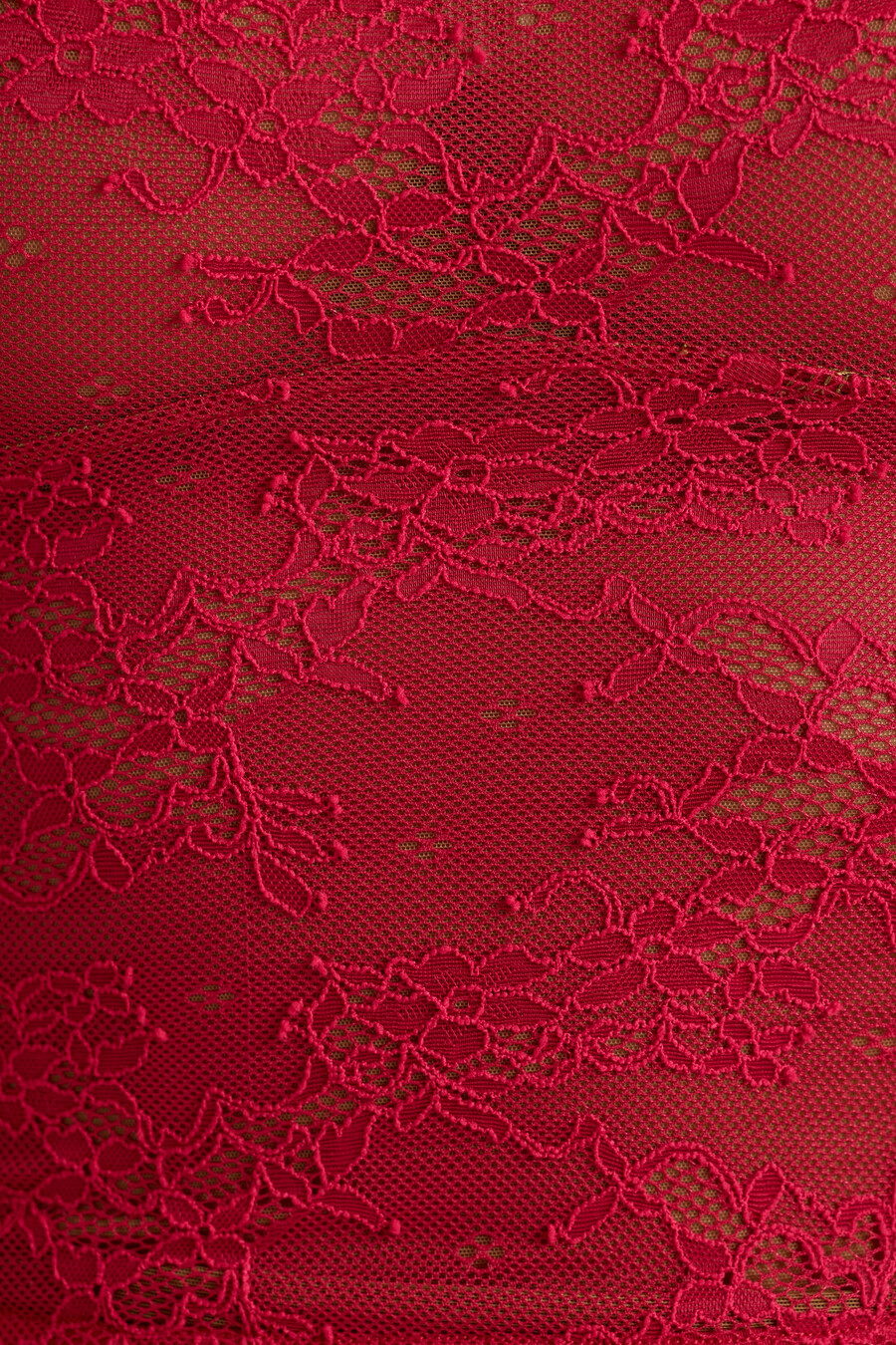 blusa de renda de manga comprida na cor vermelho cereja.