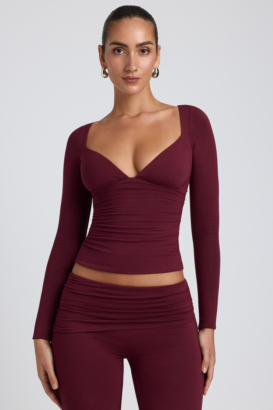 blusa de manga comprida franzida em tencel modal na cor ameixa