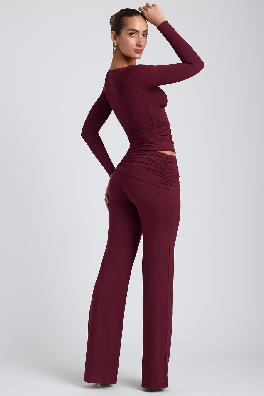 blusa de manga comprida franzida em tencel modal na cor ameixa