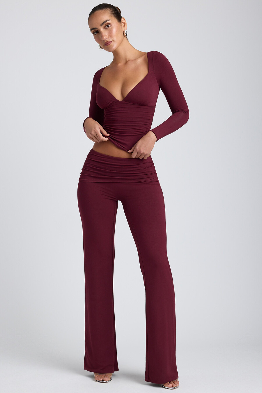 blusa de manga comprida franzida em tencel modal na cor ameixa