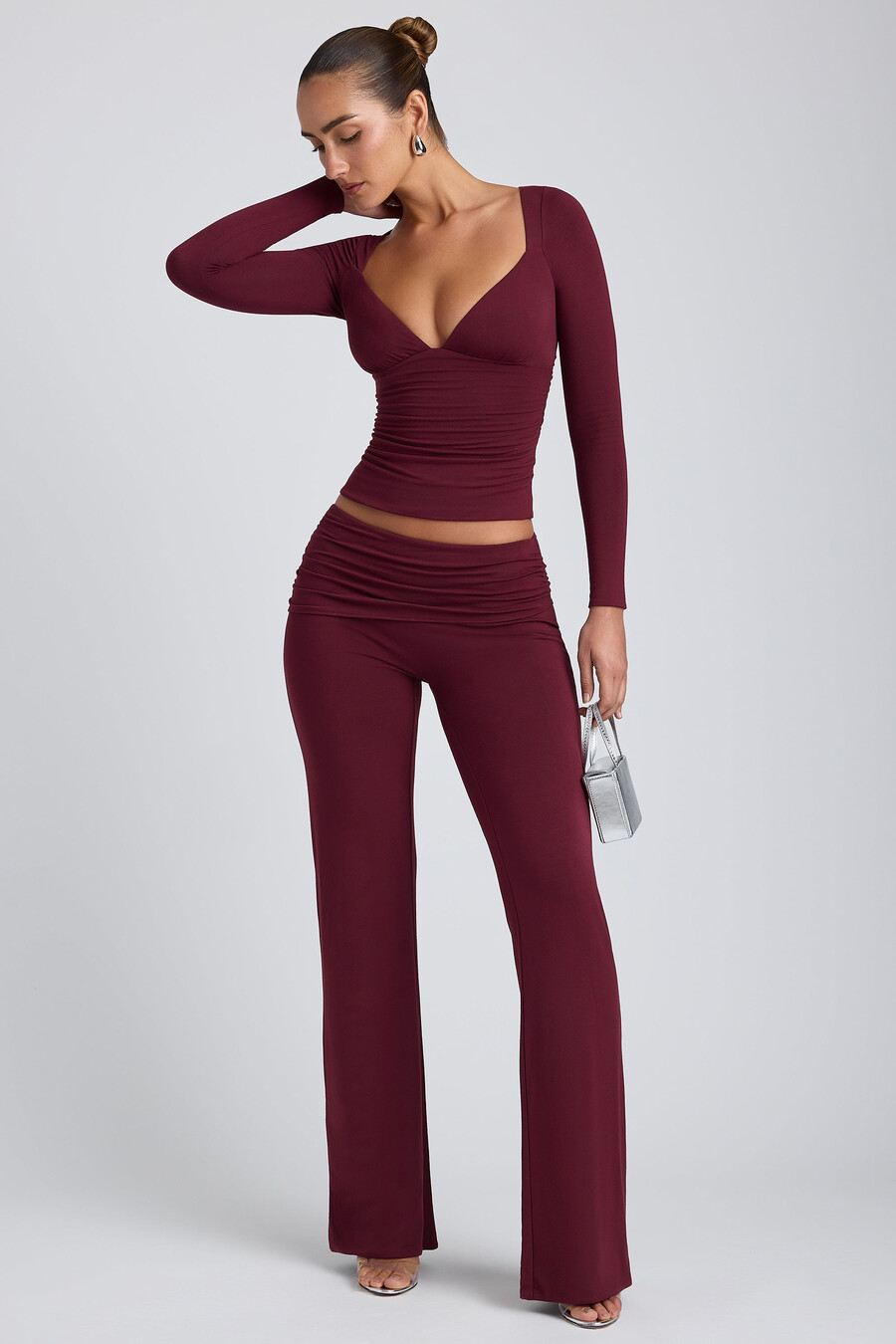blusa de manga comprida franzida em tencel modal na cor ameixa