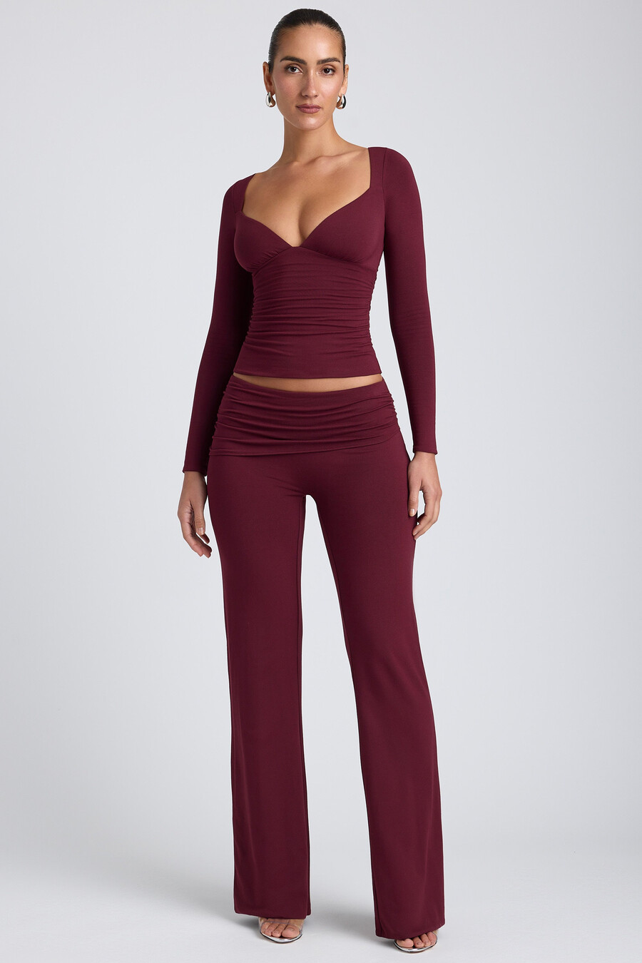 blusa de manga comprida franzida em tencel modal na cor ameixa