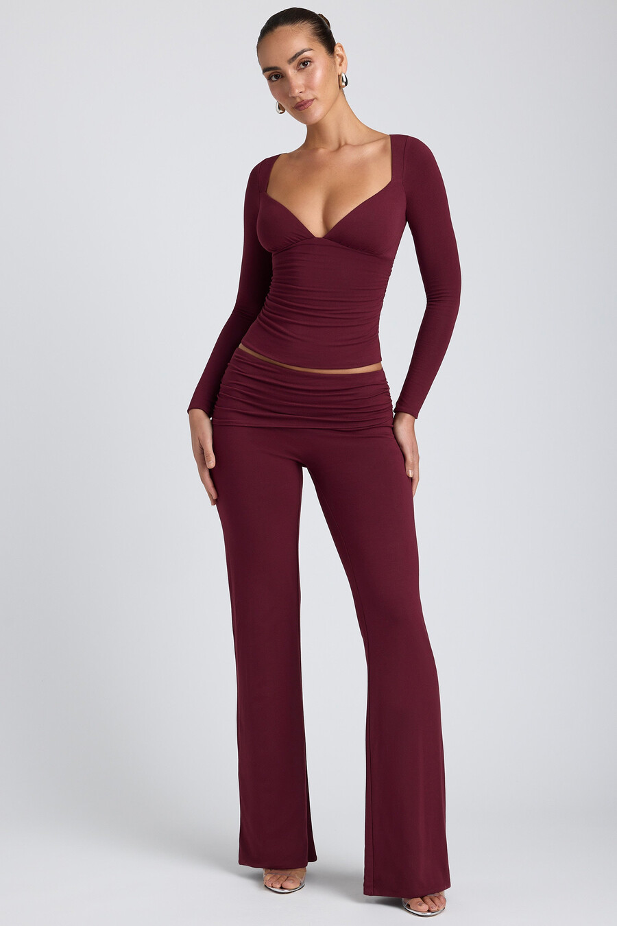 blusa de manga comprida franzida em tencel modal na cor ameixa