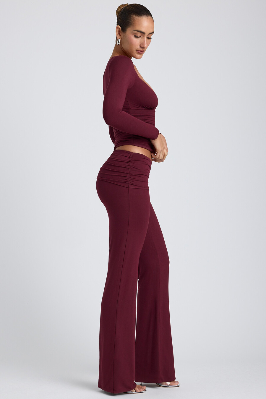 blusa de manga comprida franzida em tencel modal na cor ameixa