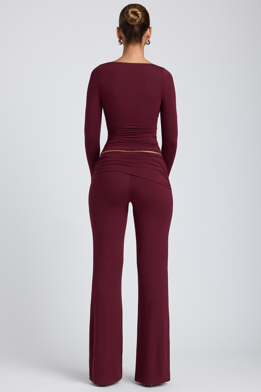 blusa de manga comprida franzida em tencel modal na cor ameixa