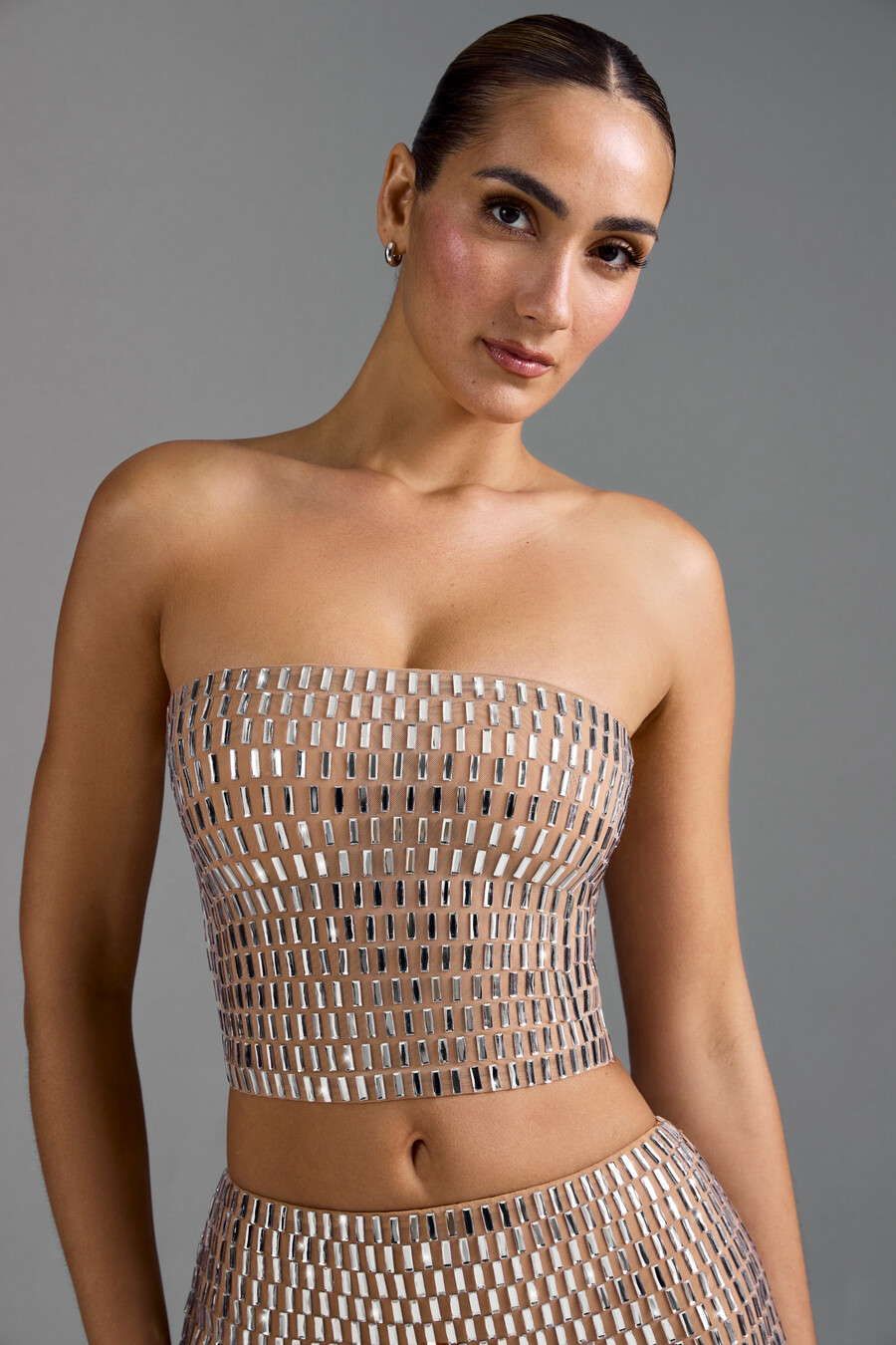 top bandeau bordado na cor amêndoa