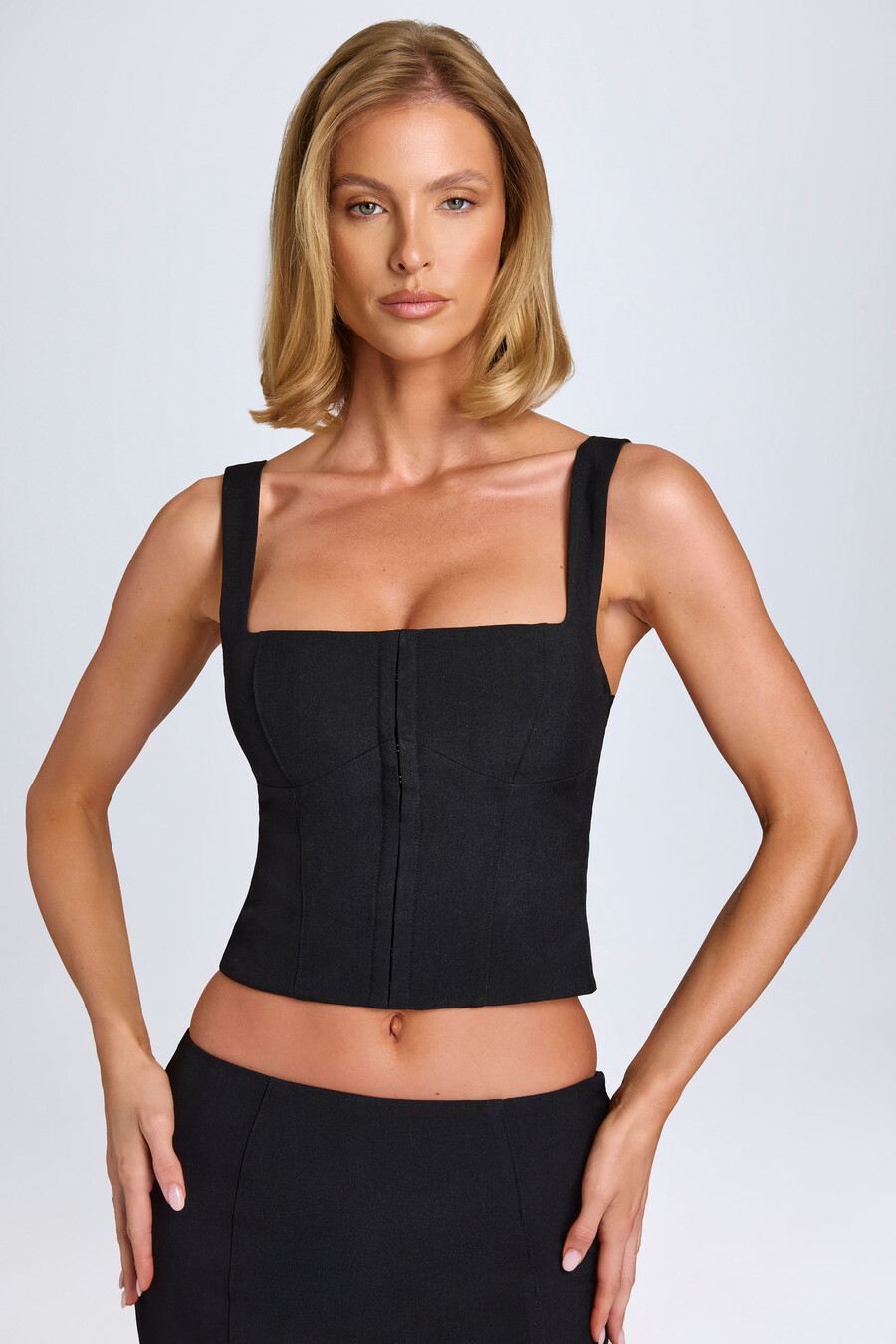 top corset com fecho de colchetes na cor preta