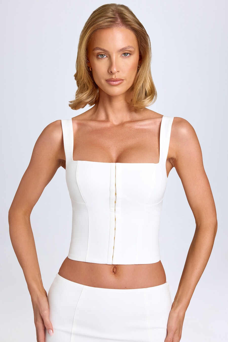 top corset com fecho de colchetes na cor branca