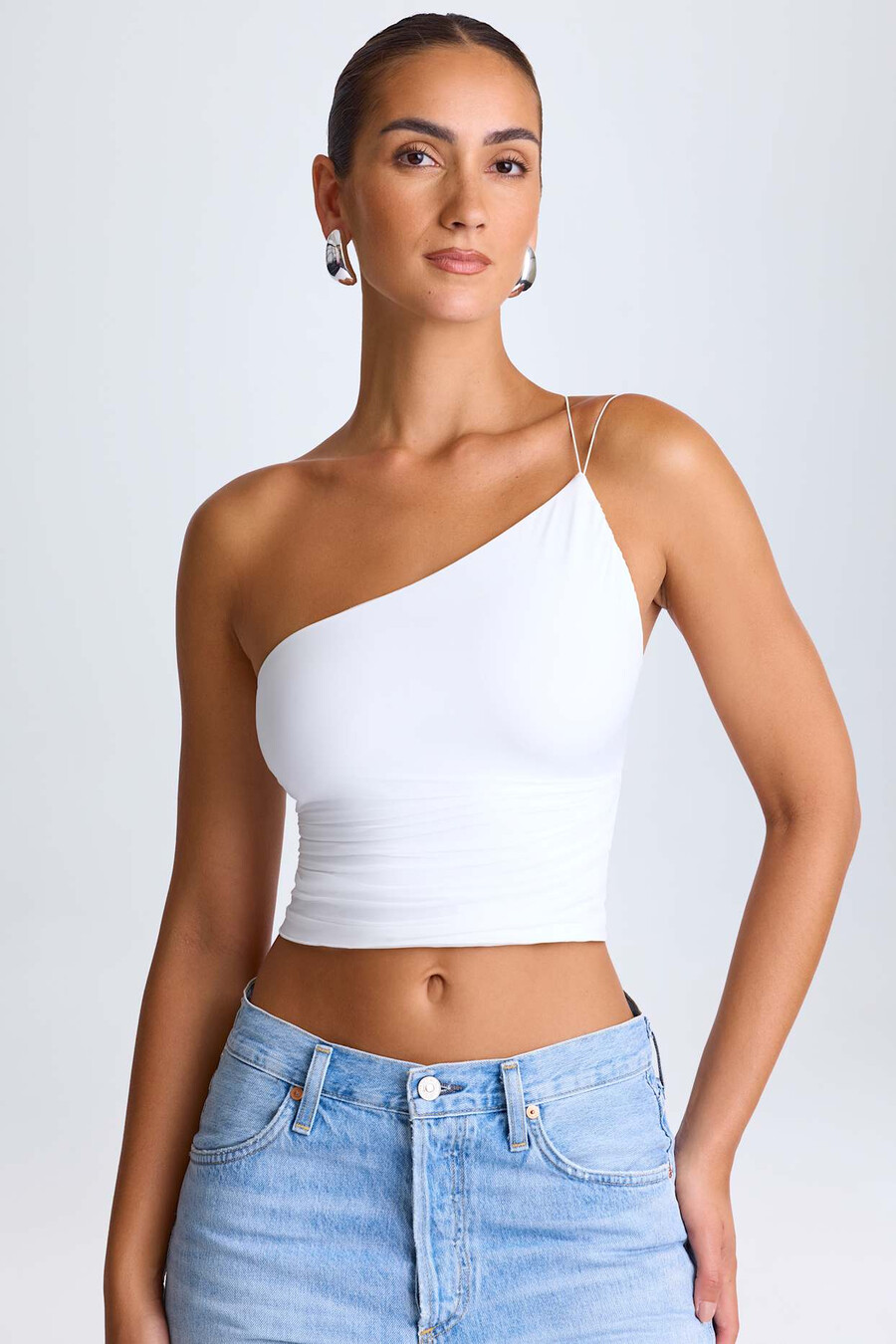 blusa de um ombro só com amarração na cor branca