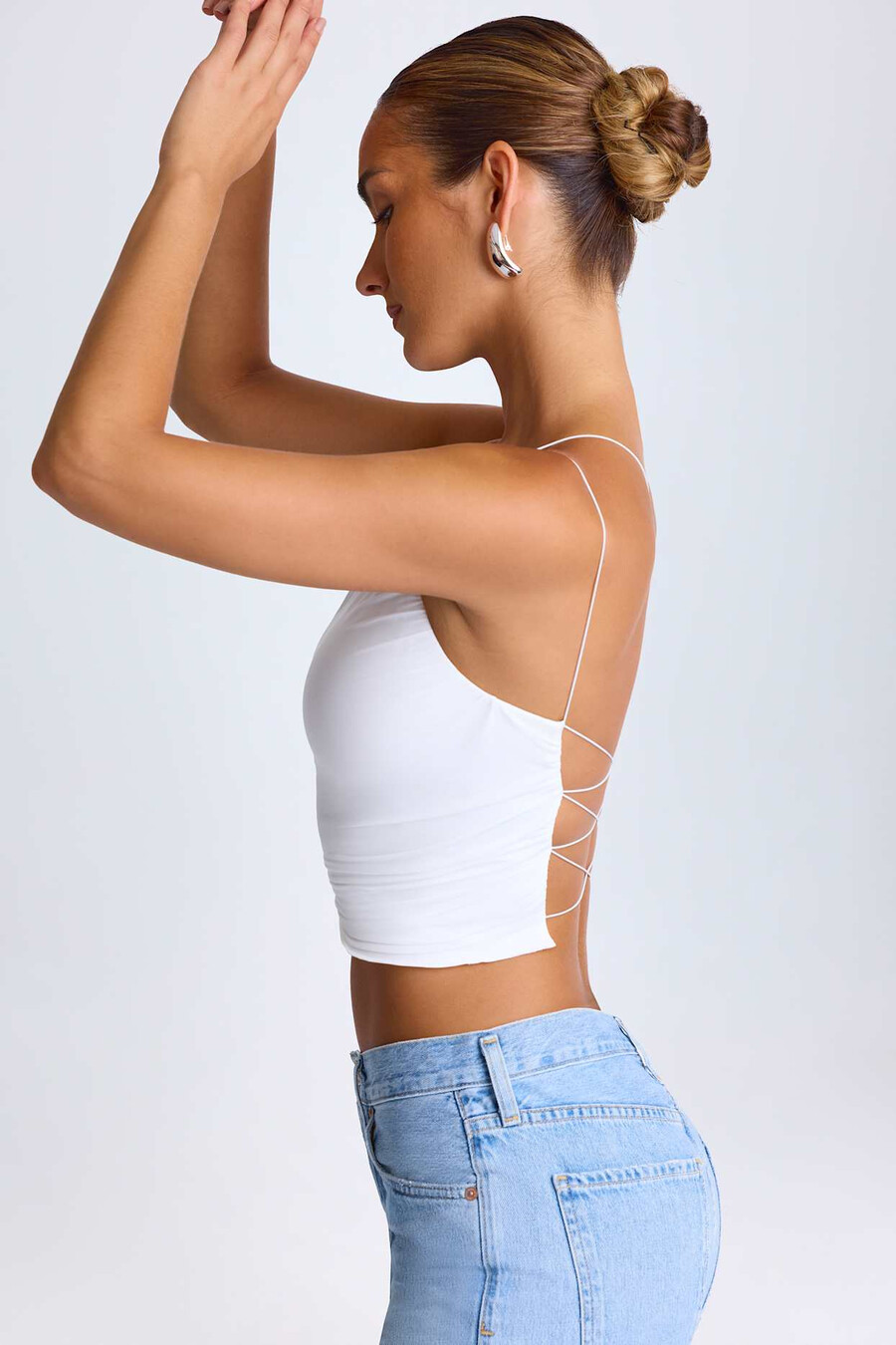blusa de um ombro só com amarração na cor branca