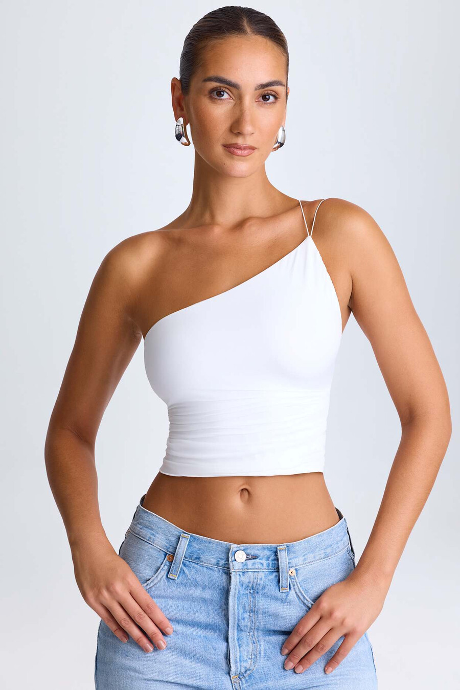 blusa de um ombro só com amarração na cor branca