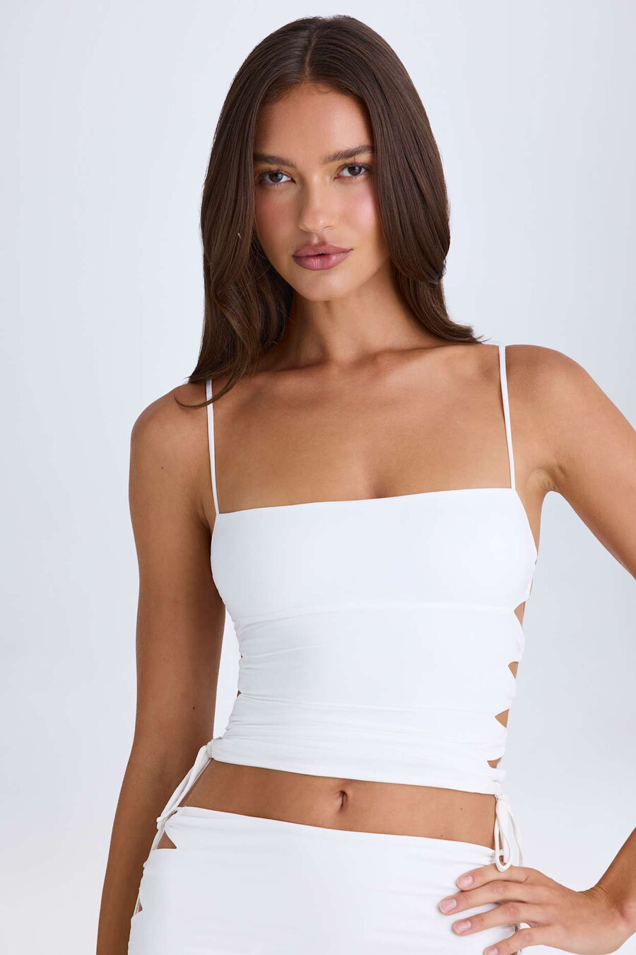 blusa branca com recortes e franzidos