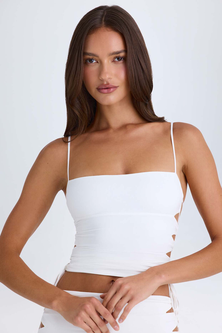 blusa branca com recortes e franzidos