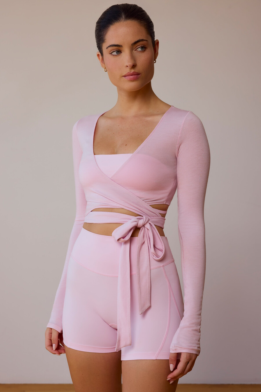 top cropped de manga comprida com amarração na cor rosa claro.