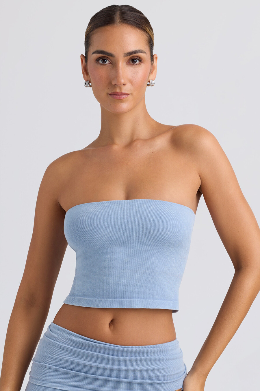 top cropped bandeau em azul lavado