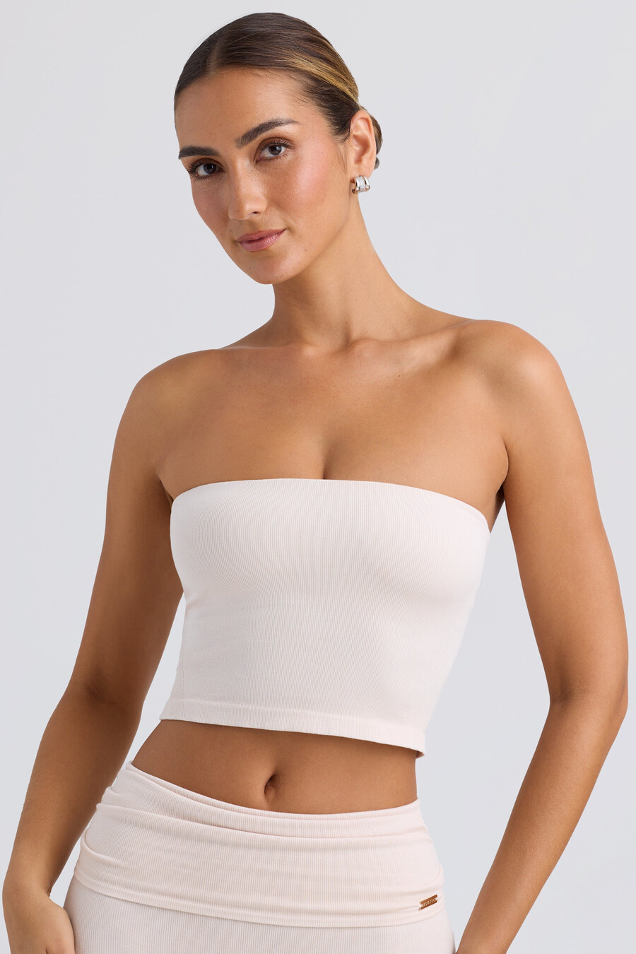 top cropped bandeau na cor creme lavado