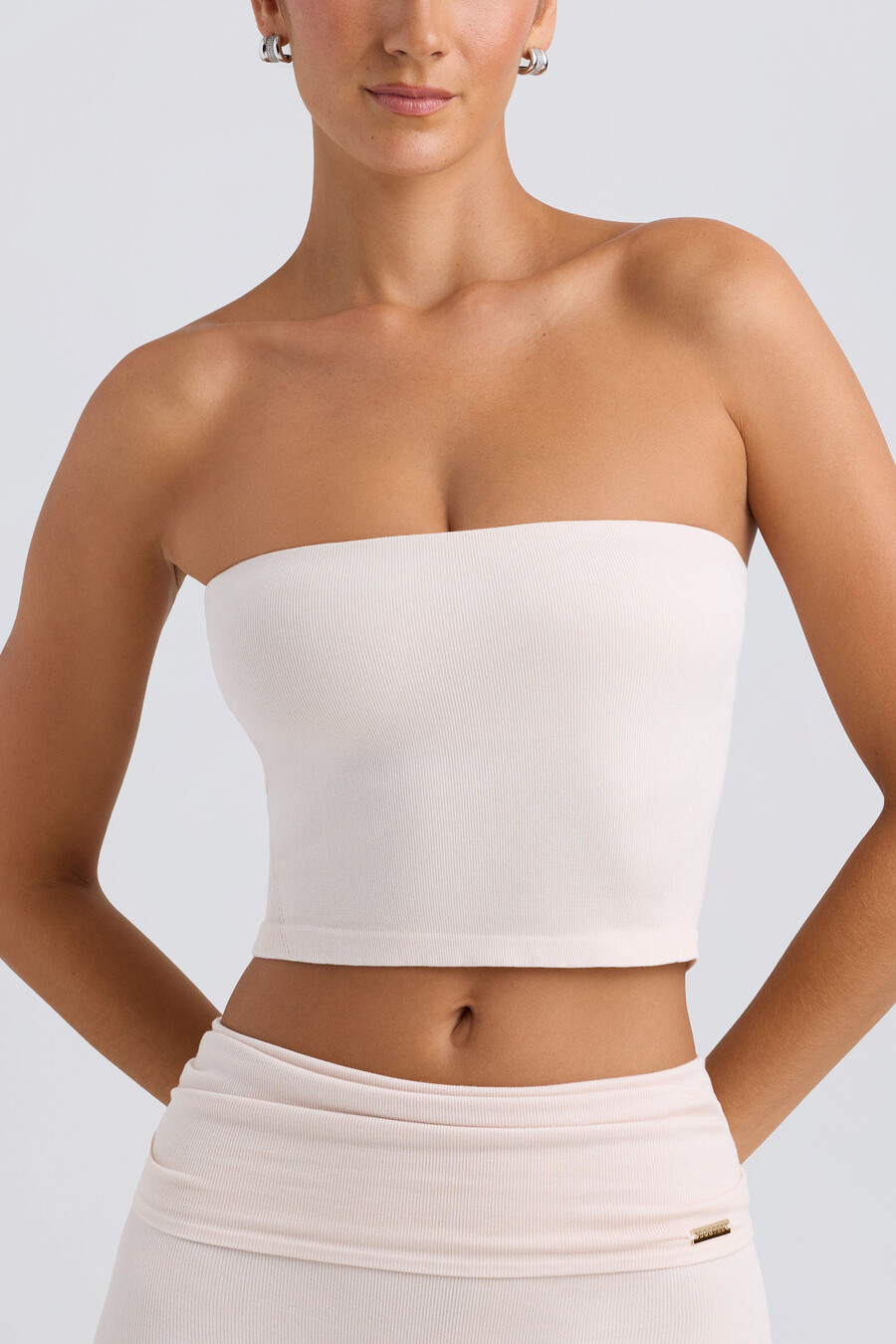 top cropped bandeau na cor creme lavado