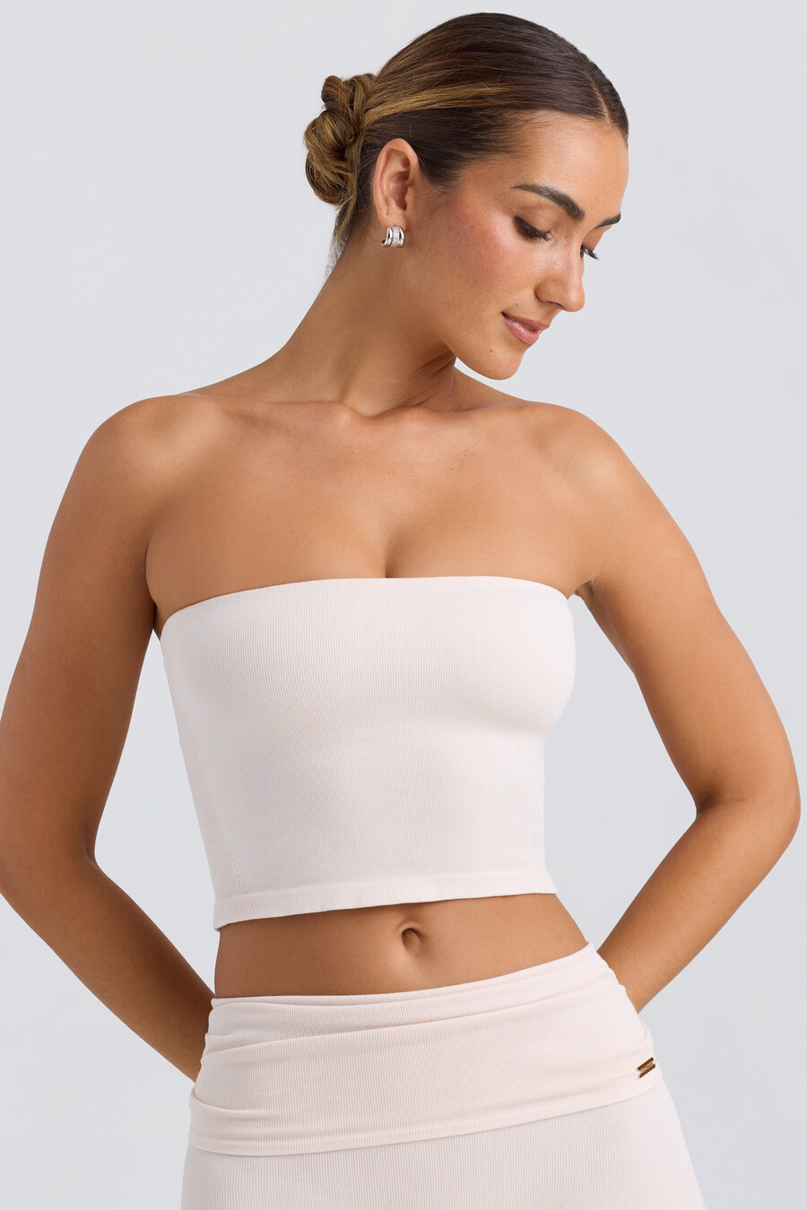 top cropped bandeau na cor creme lavado