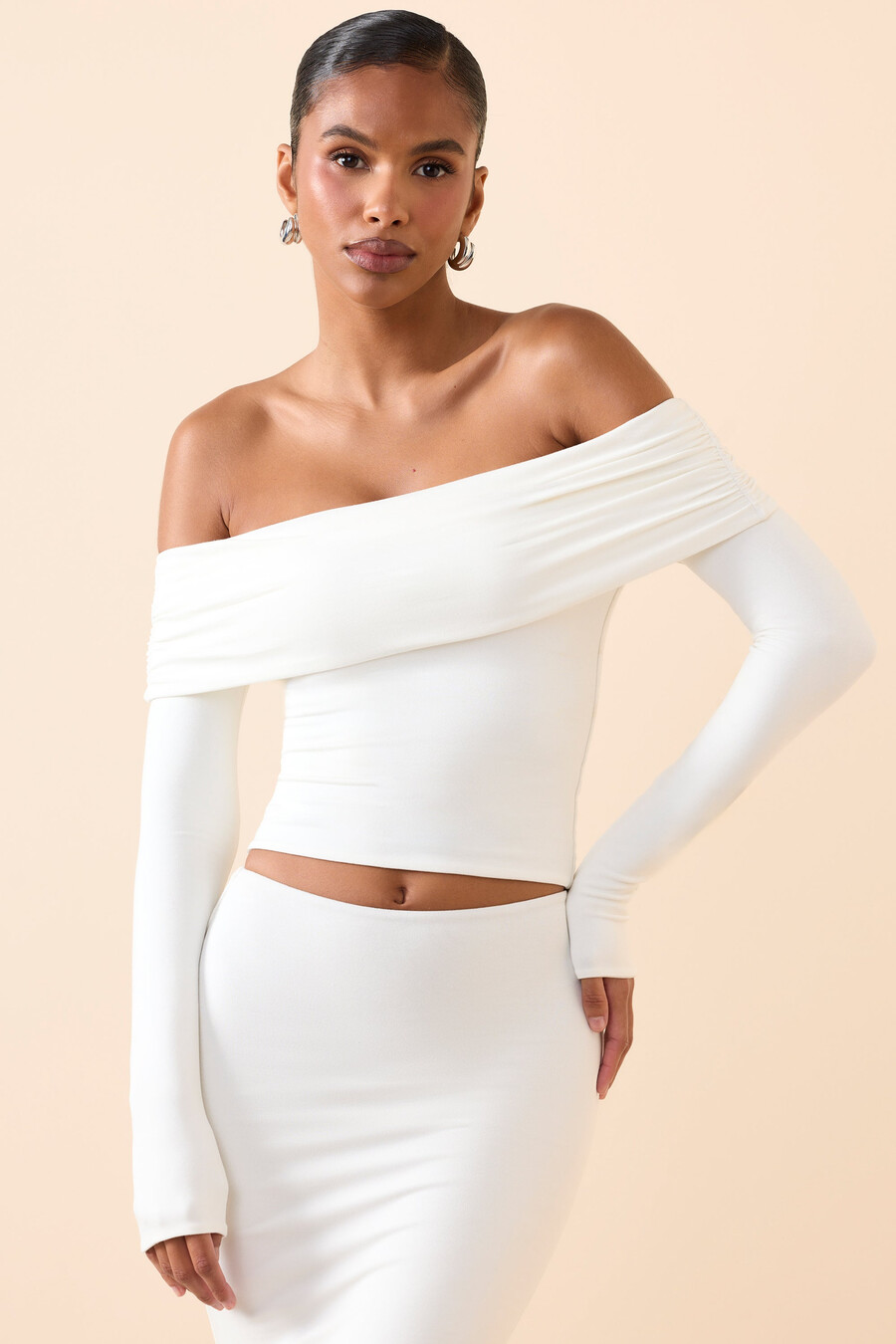 blusa de manga comprida ombro a ombro em modal na cor branca.