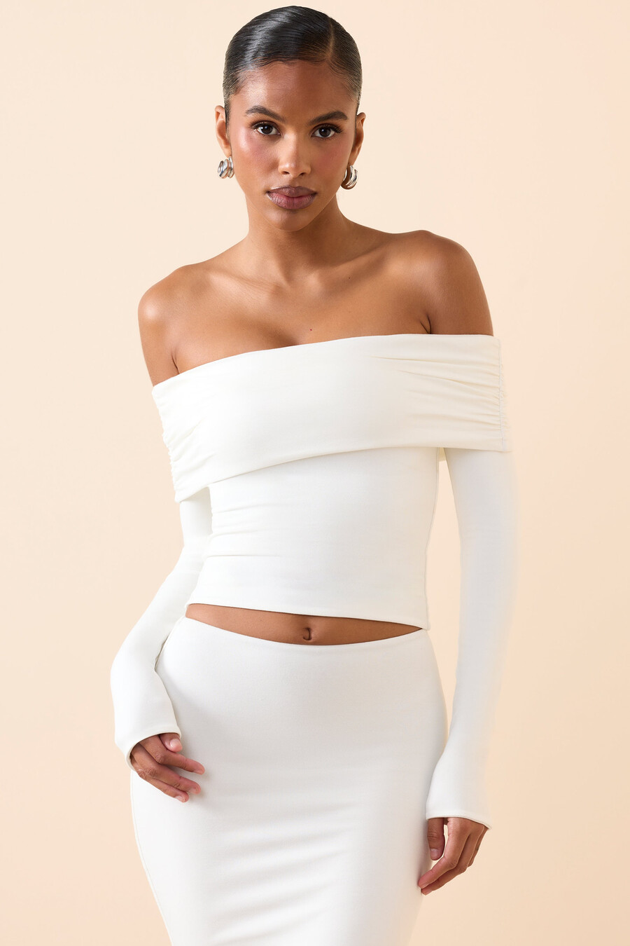 blusa de manga comprida ombro a ombro em modal na cor branca.