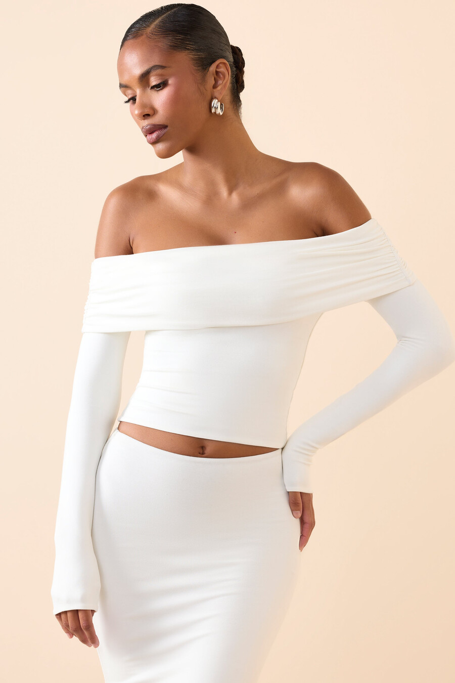 blusa de manga comprida ombro a ombro em modal na cor branca.