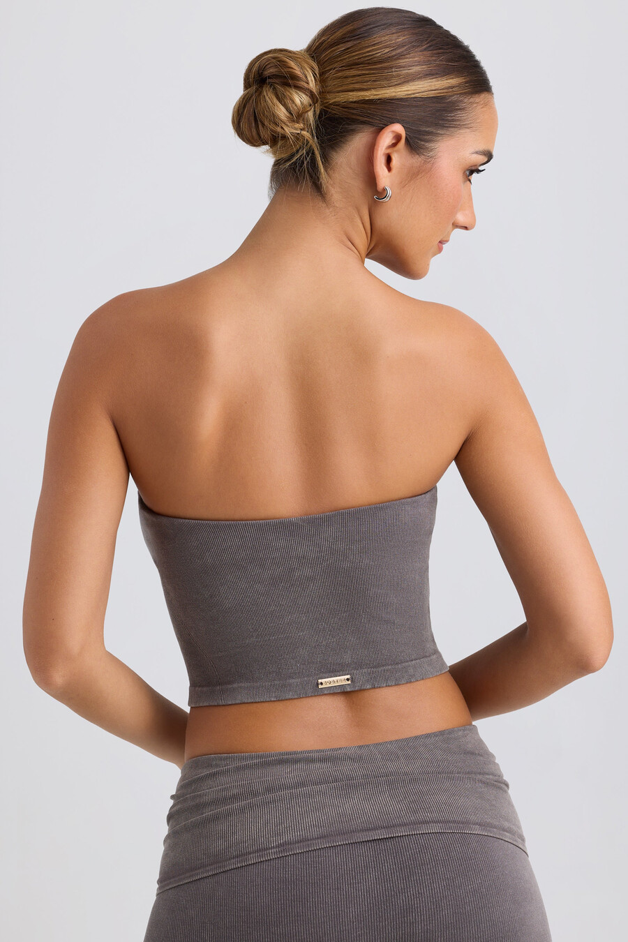 top cropped bandeau na cor carvão lavado