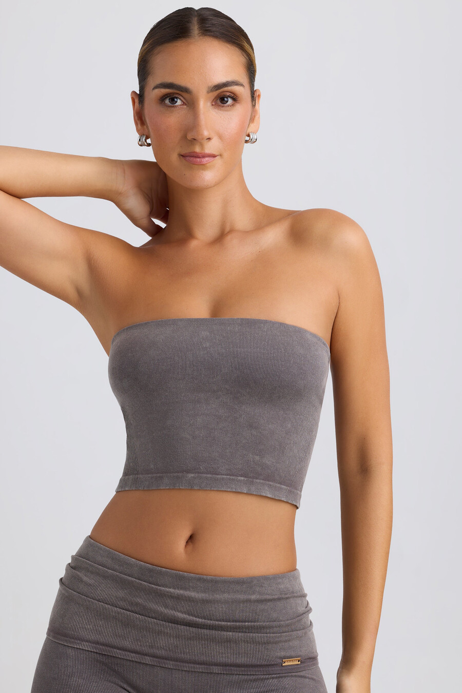 top cropped bandeau na cor carvão lavado