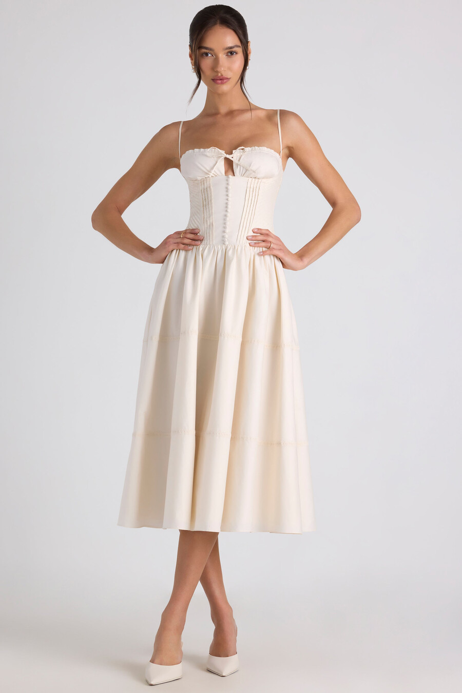 vestido midi de popeline marfim com detalhes em renda e pregas.