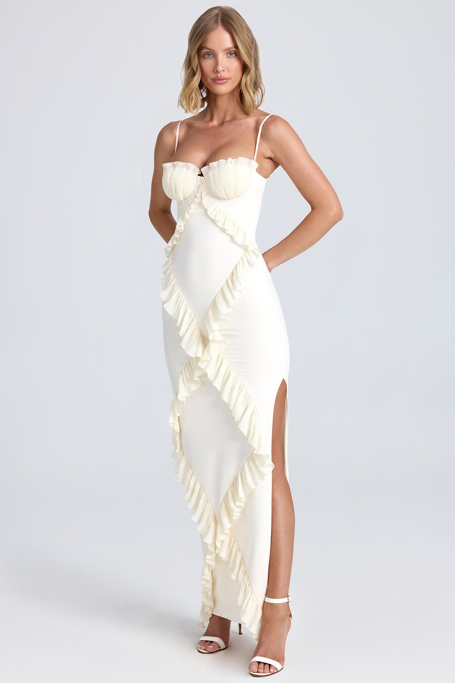 vestido maxi plissé com babados em marfim