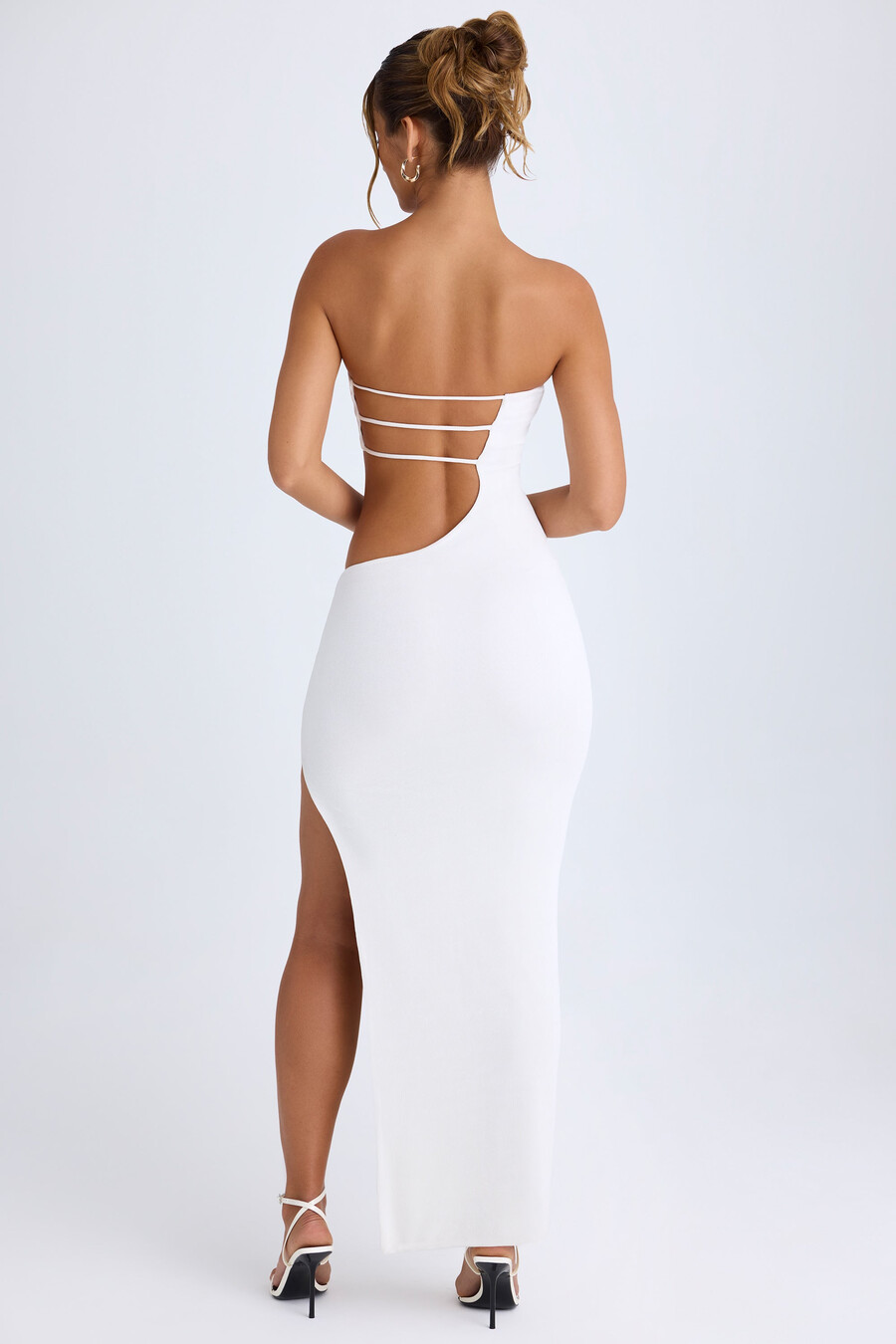 vestido longo tomara que caia com recortes na cor branca